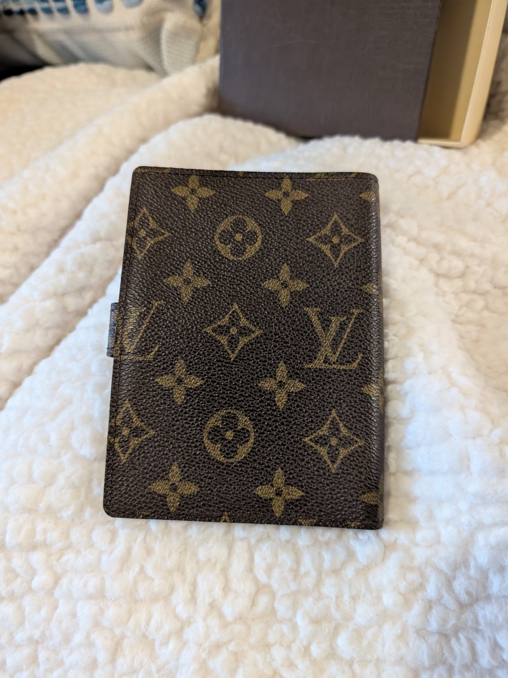 (SOLD) Louis Vuitton Monogram Brown Canvas Agenda/Passport Holder - Picture 5 of 12